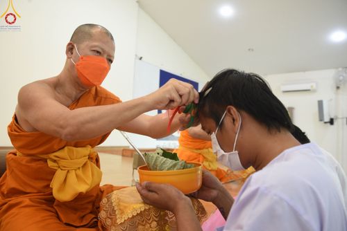 ภาพ No.101007:พิธีตัดปอยผมและปลงผมธรรมทายาท โครงการอุปสมบทบูชาธรรมมหาปูชนียาจารย์ พ.ศ. 2566 ณ ศูนย์อบรมจังหวัดสระบุรี วันเสาร์ที่ 2 ธันวาคม พ.ศ. 2566