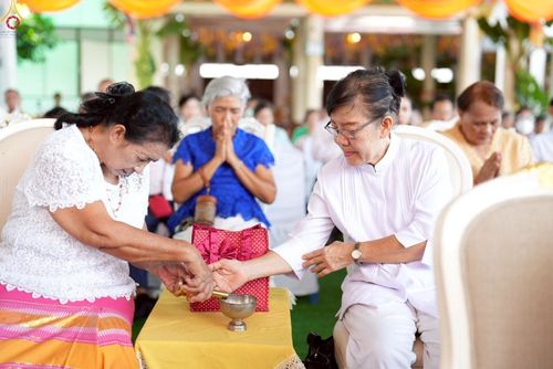 ภาพ No.257630:วันที่ 18 ตุลาคม พ.ศ. 2568 พิธีทอดกฐินสามัคคีทั่วไทย 30,000 วัด โดยคณะศิษยานุศิษย์ บูชาธรรม 81 ปี หลวงพ่อธัมมชโย ณ วัดศาลากุล ต.เกาะเกร็ด อ.ปากเกร็ด จ.นนทบุรี