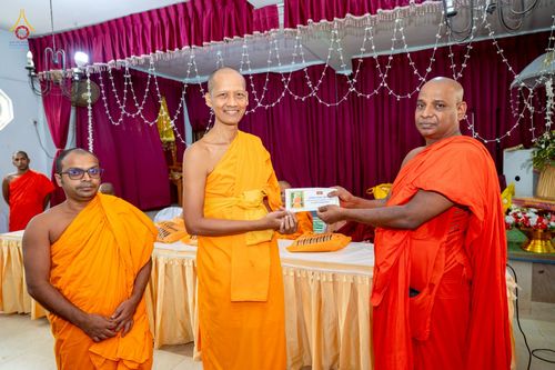 ภาพ No.266613:วันที่ 25 ตุลาคม พ.ศ. 2568 พิธีทอดกฐินสมทบ วัดกัลยาณมิตรต่างประเทศ  บูชาธรรม 81 ปี หลวงพ่อธัมมชโย ณ วัดธรรมวัฒนา รามายา  เมืองมาตะเล ประเทศศรีลังกา 