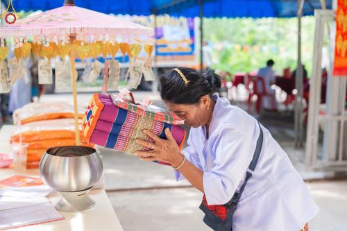 ภาพ No.179188:พิธีทอดกฐิน ณ ศูนย์ปฎิบัติธรรมศรีสะเกษ (สวนป่าตะวันธรรม) อ.กันทรารมย์ จ.ศรีสะเกษ ในโครงการกฐินสามัคคีทั่วไทย 30,000 วัด บูชาธรรม 80 ปี หลวงพ่อธัมมชโย โดยคณะศิษยานุศิษย์วัดพระธรรมกาย วันที่ 26 ตุลาคม พ.ศ. 2567