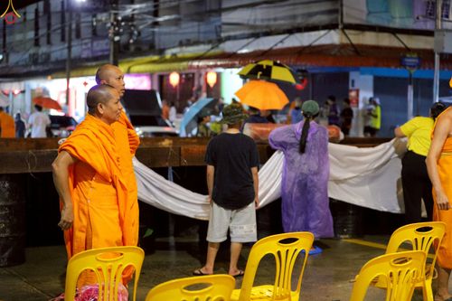 ภาพ No.245790:วันที่ 13-14 กันยายน พ.ศ. 2568 เจ้าหน้าที่ทุกสถานะ ทุกส่วนงาน ร่วมแรงร่วมใจ ปฏิบัติหน้าที่ เตรียมงาน เก็บงาน ตักบาตรพระ 555 รูป อ.เบตง จยะลา