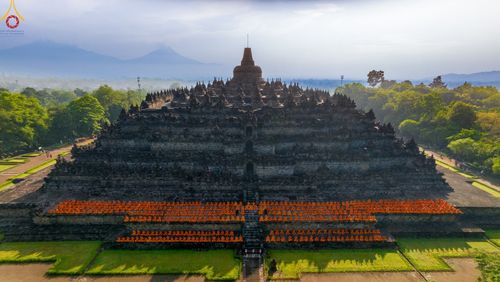 ภาพ No.105127:สามเณรธรรมทายาทชาวอินโดนีเซียกว่า 1,000 รูป นั่งสมาธิ และเวียนประทักษิณ ณ มหาเจดีย์บุโรพุทโธ ประเทศอินโดนีเซีย ในวันที่ 26 ธันวาคม พ.ศ. 2566