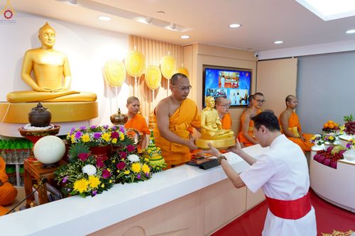 ภาพ No.233648:วันอาทิตย์ที่ 6 กรกฎาคม พ.ศ.2568 พิธีสมโภช 15 ปี วัดพระธรรมกายเกาลูน และพิธีมุทิตาสักการะเปรียญธรรม 9 ประโยค ณ วัดพระธรรมกายเกาลูน เขตปกครองพิเศษฮ่องกง สาธารณรัฐประชาชนจีน