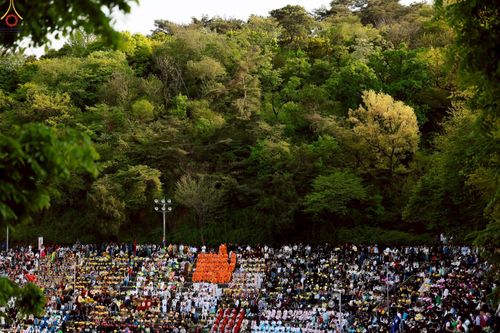 ภาพ No.229524:วันเสาร์ที่ 26 เมษายน พ.ศ. 2568 คณะพระภิกษุสามเณรในโครงการบรรพชาหมู่ 81 รูป  วัดภาวนาโซล ประเทศเกาหลีใต้ ได้ร่วมกับคณะสาธุชนคนไทยในเกาหลีใต้  ร่วมกันเดินขบวนอัญเชิญโคมดอกบัว  เพื่อบูชาแด่องค์สมเด็จพระสัมมาสัมพุทธเจ้า  ในงานเทศกาลวิสาขบูชานานาชาติ ประจำปี