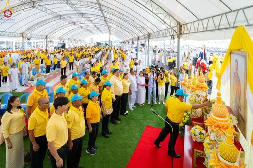 ภาพ No.146409:มหาสังฆทานถวายเป็นพุทธบูชาครั้งยิ่งใหญ่ โครงการทำบุญตักบาตร เพื่อถวายเป็นพระราชกุศล เนื่องในโอกาสมหามงคลเฉลิมพระชนมพรรษา พระบาทสมเด็จพระเจ้าอยู่ห้วฯ ทรงเจริญพระชนมพรรษา 6 รอบ 72 พรรษา
