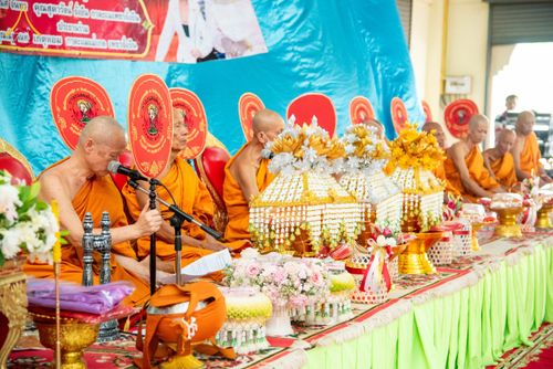 ภาพ No.175230:พิธีทอดกฐิน วัดห้วยหลวง จ.เพชรบุรี ในโครงการกฐินสามัคคีทั่วไทย 30,000 วัด บูชาธรรม 80 ปี หลวงพ่อธัมมชโย โดยคณะศิษยานุศิษย์วัดพระธรรมกาย วันที่ 15 พฤศจิกายน พ.ศ. 2567