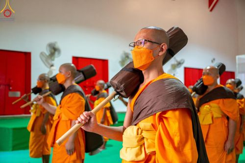 ภาพ No.110784:พระธรรมยาตราร่วมปฏิบัติธรรม และถ่ายภาพหมู่ประวัติศาสตร์ ในโครงการธรรมยาตรากตัญญูบูชา มหาปูชนียาจารย์ พระมงคลเทพมุนี(สด จนฺทสโร) พระผู้ปราบมาร อนุสรณ์สถาน 7 แห่ง ปีที่ 12 วันที่ 12 มกราคม พ.ศ. 2567 ณ วัดสองพี่น้อง จ.สุพรรณบุรี