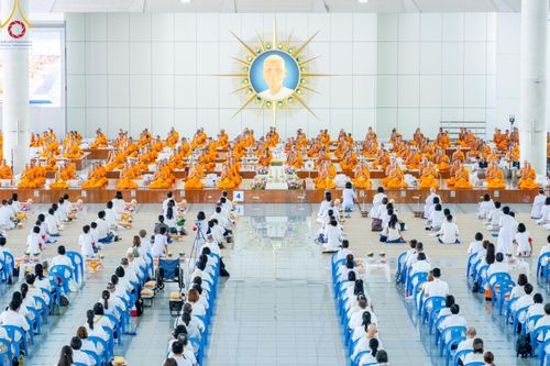 ภาพ No.174610:พิธีถวายภัตตาหารเมนูสวรรค์ เพื่อการบรรลุธรรม ณ หอฉันคุณยายอาจารย์ฯ วัดพระธรรมกาย วันที่ 23 พฤศจิกายน พ.ศ. 2567