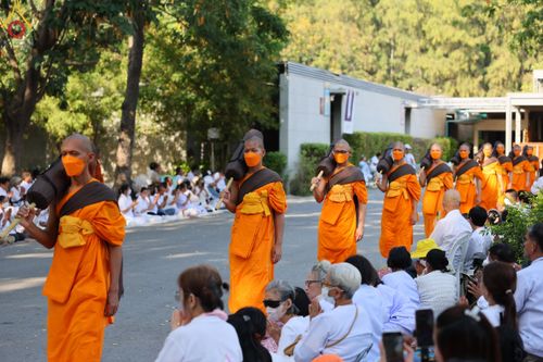 ภาพ No.110359:พิธีต้อนรับพระธรรมยาตรา ในโครงการธรรมยาตรากตัญญูบูชา มหาปูชนียาจารย์ พระมงคลเทพมุนี(สด จนฺทสโร) พระผู้ปราบมาร อนุสรณ์สถาน 7 แห่ง ปีที่ 12 วันที่ 11 มกราคม พ.ศ. 2567 ณ อนุสรณ์สถานลำดับที่ 3 สถานที่เกิดใหม่ในเพศสมณะ วัดสองพี่น้อง จ.สุพรรณบุรี
