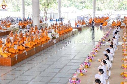 ภาพ No.168649:พิธีถวายภัตตาหารเมนูสวรรค์ ณ หอฉันคุณยายอาจารย์ วัดพระธรรมกาย ในวันเสาร์ที่ 9 พฤศจิกายน พ.ศ. 2567