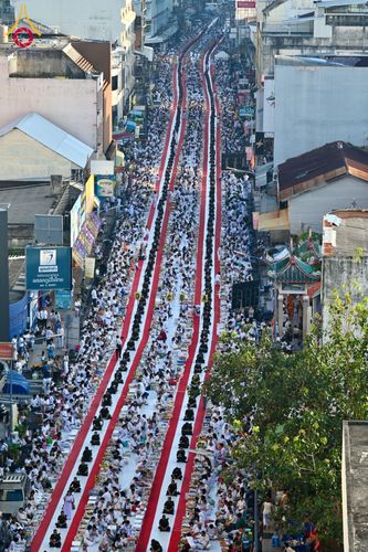 ภาพ No.147832:มหาสังฆทานครั้งยิ่งใหญ่ ตักบาตรพระ 10,000 รูป คณะสงฆ์ 4 ประเทศ 14 จังหวัดภาคใต้ วันอาทิตย์ที่ 11 สิงหาคม พ.ศ. 2567 ณ นิพัทธ์อุทิศ 3 ใจกลางนครหาดใหญ่ จ.สงขลา