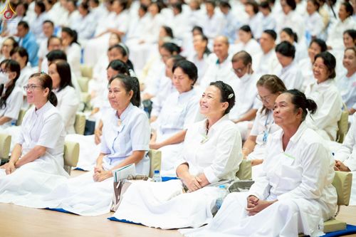 ภาพ No.239862:วันที่ ๒๒ - ๒๔ สิงหาคม พ.ศ. ๒๕๖๘ สัมมนารวมใจผู้นำบุญ บูชาธรรม ๘๑ ปี หลวงพ่อธัมมชโย กฐินสามัคคีทั่วไทย ๓๐,๐๐๐ วัด โครงการอุปสมบทบูชาธรรมมหาปูชนียาจารย์ ๓,๐๐๐ รูป รุ่นที่ ๑