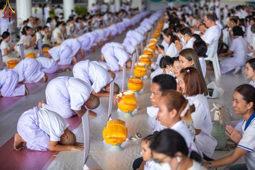 ภาพ No.133873:พิธีขอขมามอบผ้าไตร โครงการบรรพชาสามเณร ศูนย์อบรมวัดพระธรรมกาย ณ วัดพระธรรมกาย วันเสาร์ที่ 6 เมษายน พ.ศ. 2567