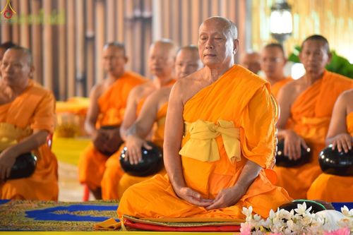 ภาพ No.246575:วันที่ 14 กันยายน พ.ศ. 2568 พิธีตักบาตรฉลองพระใหม่ ในโครงการอุปสมบทหมู่บูชาธรรม ครบรอบ108ปี วันครูผู้ค้นพบวิชชาธรรมกาย ณ วิหารคด วัดพระธรรมกาย