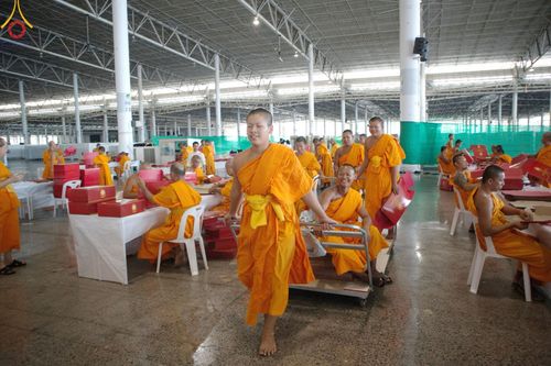 ภาพ No.210840:วันที่ 15 มีนาคม พ.ศ. 2568  บุญบรรจุกล่องไทยธรรม เพื่อถวายแด่พระสังฆาธิการ 40,000 กว่าวัดทั่วไทย ในวันคุ้มครองโลก 22 เมษายน พ.ศ. 2568