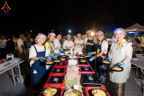 ภาพ No.200167:พิธีถวายภัตตาหารเป็นสังฆทาน แด่พระธรรมยาตรา ณ อนุสรณ์สถานบางปลา วัดบางปลา อำเภอบางเลน จังหวัดนครปฐม ในโครงการธรรมยาตรา กตัญญูบูชา มหาปูชนียาจารย์ พระมงคลเทพมุนี(สด จนฺทสโร) พระผู้ปราบมาร อนุสรณ์สถาน 7 แห่ง ปีที่ 13 วันที่ 23 มกราคม พ.ศ. 2568