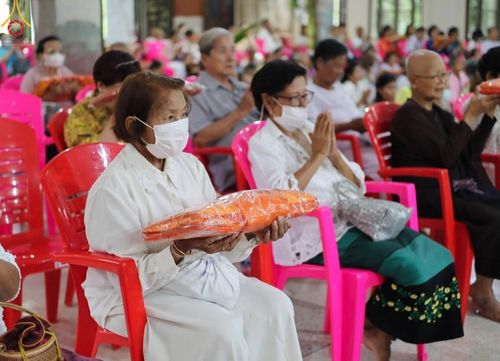 ภาพ No.164184:พิธีทอดกฐินวัดสามพราน จ.นครปฐม ในโครงการกฐินสามัคคีทั่วไทย 30,000 วัด บูชาธรรม 80 ปี หลวงพ่อธัมมชโย โดย คณะศิษยานุศิษย์วัดพระธรรมกาย วันที่ 20 ตุลาคม พ.ศ. 2567