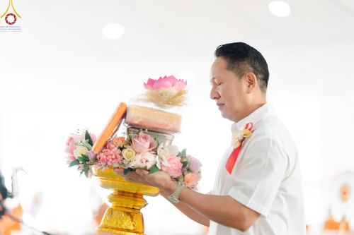 ภาพ No.205648:พิธีสวดพระพุทธมนต์ และถวายภัตตาหารเมนูสวรรค์แด่พระภิกษุ สามเณร วันจันทร์ที่ 3 กุมภาพันธ์ พ.ศ. 2568 ณ หอฉันคุณยายอาจารย์ฯ วัดพระธรรมกาย