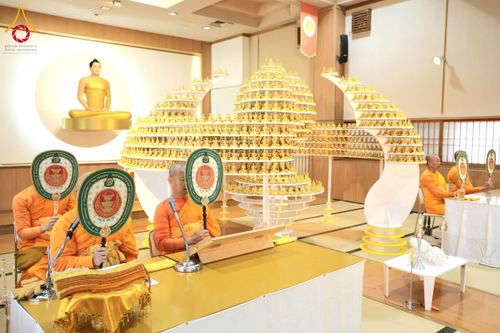 ภาพ No.213400:วันอาทิตย์ที่ 16 มีนาคม พ.ศ. 2568 พิธีบุพเปตพลี, ถวายภัตตาหาร, ปล่อยปลา วัดพระธรรมกายคานากาว่า ประเทศญี่ปุ่น