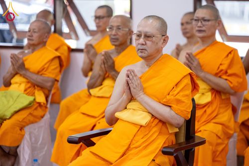 ภาพ No.160767:พิธีเจริญพระพุทธมนต์ และปิดแผ่นทองรูปเหมือน พระเดชพระคุณพระมงคลเทพมุนี (สด จนฺทสโร) พระผู้ปราบมาร จำนวน 3 องค์ วันเสาร์ที่ 5 ตุลาคม พ.ศ. 2567 ณ อาคารปลูกศรัทธา 2 (ชานชลาเดิม) วัดพระธรรมกาย อ.คลองหลวง จ.ปทุมธานี