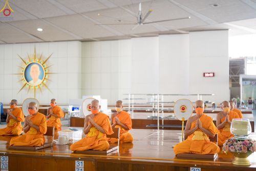 ภาพ No.104485:พิธีบุพเปตพลี ครั้งที่ 145 อุทิศบุญแด่หมู่ญาติที่ล่วงลับไปแล้ว และสืบทอดอายุพระพุทธศาสนา วันพุธที่ 27 ธันวาคม พ.ศ. 2566 (วันพระขึ้น 15 ค่ำ เดือน 12 ) ณ หอฉันคุณยายอาจารย์ฯ วัดพระธรรมกาย