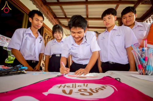 ภาพ No.272520:วันที่ 21 พฤศจิกายน พ.ศ. 2568 รวมพลังเด็กดี V-Star ผู้นำฟื้นฟูศีลธรรมโลก ประจำปี 2568 จังหวัดสุโขทัย ณ ศูนย์ปฏิบัติธรรมสุโขทัย