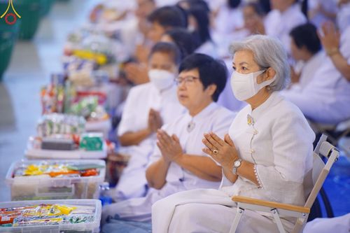 ภาพ No.122985:พิธีตักบาตร และพิธีบูชาข้าวพระ ในวันอาทิตย์ต้นเดือนที่ 4 กุมภาพันธ์ พ.ศ. 2567 ณ วัดพระธรรมกาย จ.ปทุมธานี