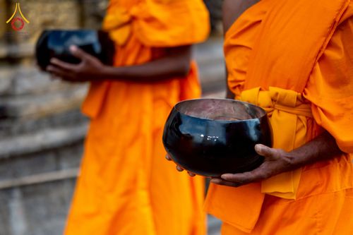 ภาพ No.213077:วันที่ 17 - 18 มีนาคม พ.ศ. 2568 คณะสงฆ์และสามเณรเดินบิณฑบาต รอบเมืองในพื้นที่ วัดสยมภูวนาถและราชวังปาตัน ณ เมืองกาฐมาณฑุ ประเทศเนปาล