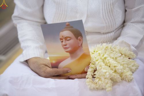 ภาพ No.86931:พิธีตักบาตร , พิธีบูชาข้าวพระ , พิธีจุดเทียนใจ ไฟนิรันดร์ อนันตชัย ในวันอาทิตย์ต้นเดือน 3 กันยายน พ.ศ. 2566 ณ วัดพระธรรมกาย