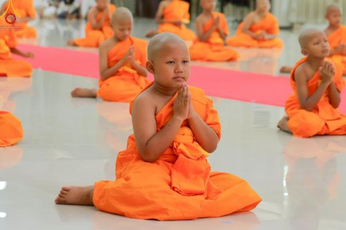 ภาพ No.216279:วันเสาร์ที่ 5 เมษายน พ.ศ. 2568 พิธีตัดปอยผม พิธีขอขมาผู้ปกครอง พิธีขอขมามอบผ้าไตร พิธีบรรพชา พิธีถวายบาตรสามเณร ณ ศูนย์ปฏิบัติธรรมและศูนย์อบรมเยาวชนเพชรบุรี ต.ท่าแลง อ.ท่ายาง จ.เพชรบุรี