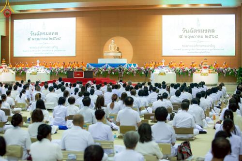 ภาพ No.222860:วันอาทิตย์ต้นเดือนที่ 4 พฤษภาคม พ.ศ. 2568 พิธีบูชาข้าวพระ ณ สภาธรรมกายสากล วัดพระธรรมกาย