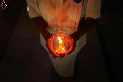 ภาพ No.279324:พิธีจุดวิสาขประทีป พิธีเวียนประทักษิณ ในวันวิสาขบูชา พุธที่ 22 พฤษภาคม พ.ศ. 2567 ( วันพระขึ้น 15 ค่ำ เดือน 6 ) ณ ลานธรรม พระมหาธรรมกายเจดีย์ วัดพระธรรมกาย จ.ปทุมธานี