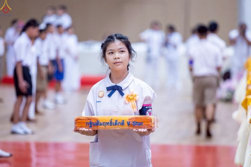 ภาพ No.246009:วันเสาร์ที่ 13 กันยายน พ.ศ. 2568 พิธีมอบผ้าไตรประธานกฐินสัมฤทธิ์เด็กดี V-Star ณ สภาธรรมกายสากล วัดพระธรรมกาย