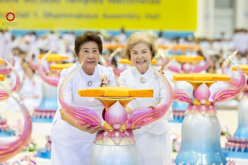 ภาพ No.215481:วันอาทิตย์ต้นเดือนที่ 6 เมษายน พ.ศ. 2568 ขบวนอัญเชิญผ้าป่าสมทบ มหาสังฆทาน 40,000 กว่าวัดทั่วประเทศ ณ สภาธรรมกายสากล วัดพระธรรมกาย