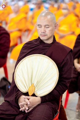 ภาพ No.143486:พิธีตักบาตร ข้าวสารอาหารแห้ง ณ บ้านแก้วเรือนทองคุณยายฯ และ พิธีบูชาข้าวพระ  ณ สภาธรรมกายสากล วัดพระธรรมกาย วันอาทิตย์ที่ 7 กรกฎาคม พ.ศ. 2567