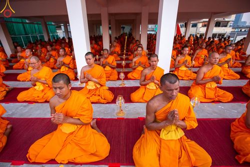 ภาพ No.201662:พิธีจุดประทีปถวายเป็นพุทธบูชา และบูชาธรรมมหาปูชนียาจารย์ ณ อาคารธรรมยาตรา กตัญญูบูชามหาปูชนียาจารย์ ตรงข้ามวัดปากน้ำภาษีเจริญ จ.กรุงเทพมหานคร ในโครงการธรรมยาตรา กตัญญูบูชา มหาปูชนียาจารย์ พระมงคลเทพมุนี(สด จนฺทสโร) พระผู้ปราบมาร อนุสรณ์สถาน 7 แห่ง