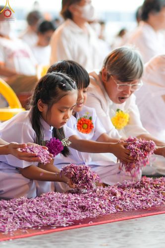 ภาพ No.120107:พิธีต้อนรับพระธรรมยาตรา ในโครงการธรรมยาตรา กตัญญูบูชา มหาปูชนียาจารย์ พระมงคลเทพมุนี(สด จนฺทสโร) พระผู้ปราบมาร อนุสรณ์สถาน 7 แห่ง ปีที่ 12 วันที่ 28 มกราคม พ.ศ. 2567 ณ วัดพระธรรมกาย จ.ปทุมธานี