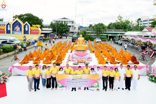 ภาพ No.241978:วันอาทิตย์ที่ 31 สิงหาคม พ.ศ. 2568 พิธีทำบุญแด่คณะสงฆ์ 122 รูป ฉลอง 121 ปี อำเภอคลองหลวง จ.ปทุมธานี เพื่อนำส่งช่วยเหลือคณะสงฆ์ 323 วัด 4 จังหวัดชายแดนภาคใต้ และช่วยเหลือประชาชนจากเหตุปะทะ แนวชายแดนไทย-กัมพูชา ณ บริเวณหน้าที่ว่าการอำเภอคลองหลวง 