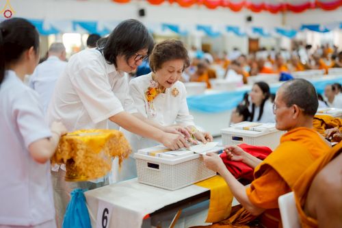 ภาพ No.233619:วันจันทร์ที่ 7 กรกฎาคม พ.ศ. 2568 จังหวัดบุรีรัมย์รวมใจ สัมมนาคณะสงฆ์ เพื่อฟื้นฟูพระพุทธศาสนา  โครงการทอดกฐินสามัคคีทั่วไทย 30,000 วัด ประจำปีพุทธศักราช 2568 และพิธีถวายมหาสังฆทาน 300 กว่าวัด โดยคณะศิษยานุศิษย์ บูชาธรรม 81 ปี หลวงพ่อธัมมชโย  ณ วัดกลาง พระ