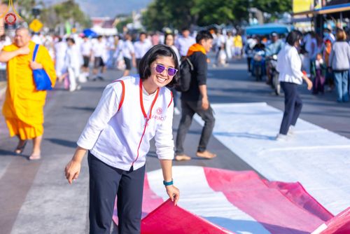 ภาพ No.185666:V.47 เบื้องหลังของเบื้องหน้า งานตักบาตรพระ 10,000 รูป ณ จ.กาญจนบุรี วันที่ 20-21 ธันวาคม พ.ศ. 2567