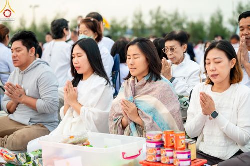 ภาพ No.118558:พิธีตักบาตรพระธรรมยาตรา ปีที่ 12 ณ อนุสรณ์สถานลำดับที่ 5 สถานที่เผยแผ่วิชชาธรรมกายครั้งแรก อนุสรณ์สถานบางปลา จ.นครปฐม วันที่ 25 มกราคม พ.ศ. 2567