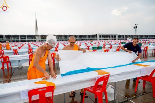 ภาพ No.218714:วันพฤหัสบดีที่ 17 เมษายน พ.ศ. 2568 การเตรียมงานในลานธรรม , สภาธรรมกายสากล , วิหารคด  เพื่องานวันคุ้มครองโลก 22 เมษายน พ.ศ. 2568