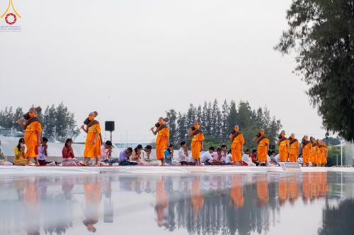 ภาพ No.120405:พิธีต้อนรับพระธรรมยาตรา ในโครงการธรรมยาตรา กตัญญูบูชา มหาปูชนียาจารย์ พระมงคลเทพมุนี(สด จนฺทสโร) พระผู้ปราบมาร อนุสรณ์สถาน 7 แห่ง ปีที่ 12 วันที่ 28 มกราคม พ.ศ. 2567 ณ วัดพระธรรมกาย จ.ปทุมธานี (ชุดที่ 2)