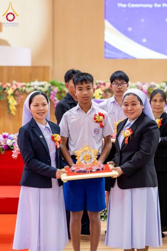ภาพ No.207624:พิธีมอบโล่พระราชทาน สมเด็จพระกนิษฐาธิราชเจ้า กรมสมเด็จพระรัตนราชสุดาฯ สยามบรมราชกุมารี และโล่เกียรติยศโครงการตอบปัญหาธรรมะ "ทางก้าวหน้า" ครั้งที่ 42 พิธีมอบโล่วัชรเกียรติยศ โครงการตอบปัญหาศีลธรรมเพื่อสันติภาพโลก (WORLD-PEC) ครั้งที่ 18 วันที่ 12 ก.พ. 2568