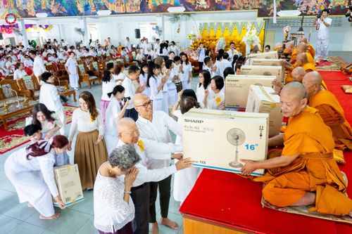 ภาพ No.162821:โครงการกฐินสามัคคีทั่วไทย 30,000 วัด บูชาธรรม 80 ปี หลวงพ่อธัมมชโย โดย คณะศิษยานุศิษย์วัดพระธรรมกาย ณ วัดโบสถ์บน จ.นนทบุรี วันที่ 19 ตุลาคม พ.ศ. 2567