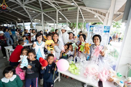ภาพ No.193957:วัดพระธรรมกาย จัดงานวันเด็กแห่งชาติ ประจำปี พ.ศ.2568 ออกร้านอาหาร 200 ร้าน มอบของขวัญหลายหมื่นชิ้น วันที่ 12 มกราคม พ.ศ. 2568 วัดพระธรรมกาย อ.คลองหลวง จ.ปทุมธานี