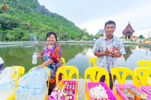 ภาพ No.222240:วันที่ 26-27 เมษายน พ.ศ. 2568 ศูนย์ปฏิบัติธรรมสวนผึ้ง ร่วมกับ ธุดงค์คสถานประจวบคีรีขันธ์ และวัดอ่าวน้อย  จัดกิจกรรมเดินธรรมยาตรา ตักบาตรข้าวสารอาหารแห้ง และจุดประทีปถวายเป็นพุทธบูชา ณ วัดอ่าวน้อย จ.ประจวบคีรีขันธ์