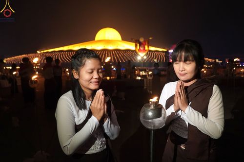 ภาพ No.77286:พิธีจุดมาฆประทีป ในวันมาฆบูชา อาทิตย์ต้นเดือนที่ 6 มีนาคม พ.ศ. 2566 ณ วัดพระธรรมกาย อ.คลองหลวง จ.ปทุมธานี