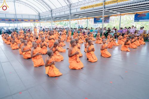 ภาพ No.133535:พิธีขอขมารับผ้าไตร, พิธีบรรพชาสามเณร, สามเณรออกบิณฑบาต ในโครงการบรรพชาสามเณร ฟื้นฟูพระพุทธศาสนาทั่วไทย  ณ ศูนย์ปฏิบัติธรรม และอบรมเยาวชนเมืองยะลา วันที่ 3 เมษายน พ.ศ. 2567