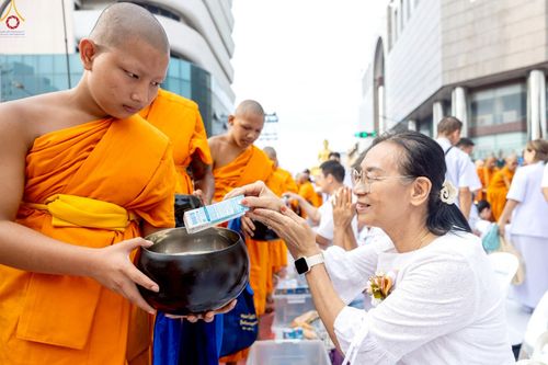 ภาพ No.237151:วันอาทิตย์ที่ 10 สิงหาคม พ.ศ. 2568 มหาสังฆทานครั้งยิ่งใหญ่ ตักบาตรพระ 10,000 รูป ถ.นิพัทธ์อุทิศ 3 ใจกลางนครหาดใหญ่ จ.สงขลา (ชุดที่ 2)